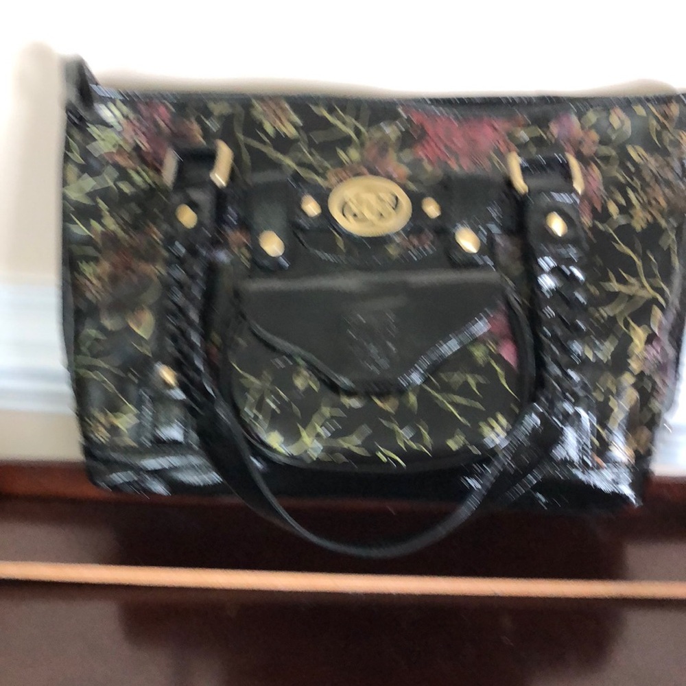 Purse /Satchel w detachable pouch
